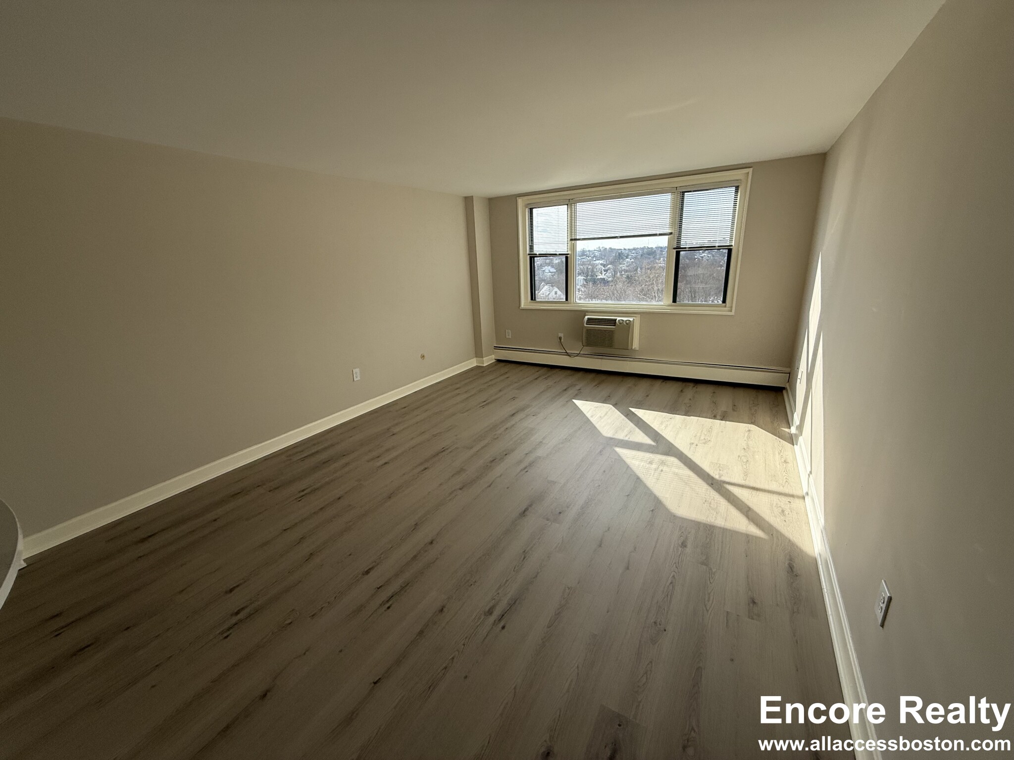 2 bed, 1 bath apartment for rent at 700 Huron Ave Unit 09M, Strawberry Hill — photo 3 of 14