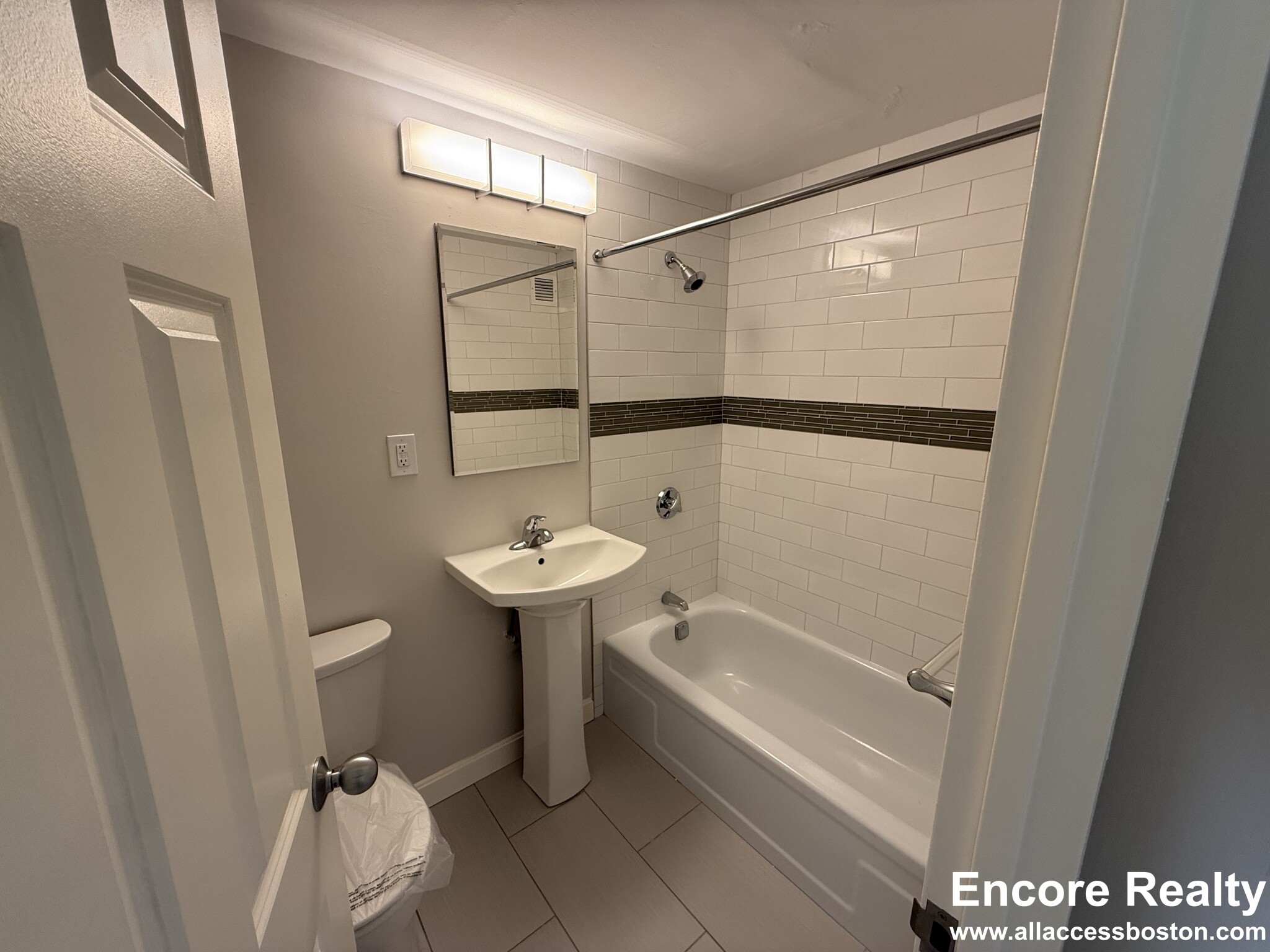 2 bed, 1 bath apartment for rent at 700 Huron Ave Unit 09M, Strawberry Hill — photo 7 of 14