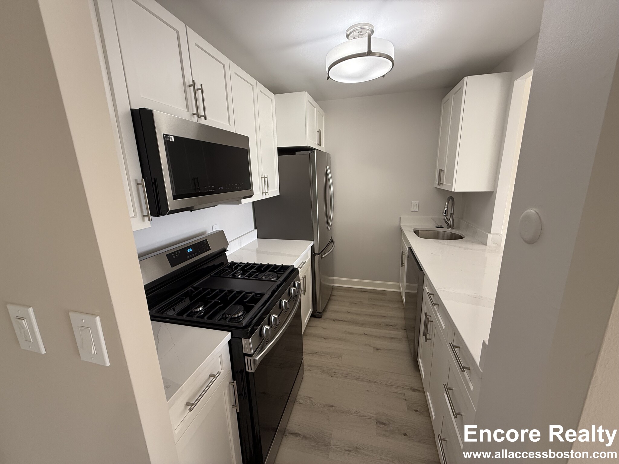 2 bed, 1 bath apartment for rent at 700 Huron Ave Unit 09M, Strawberry Hill — photo 1 of 14