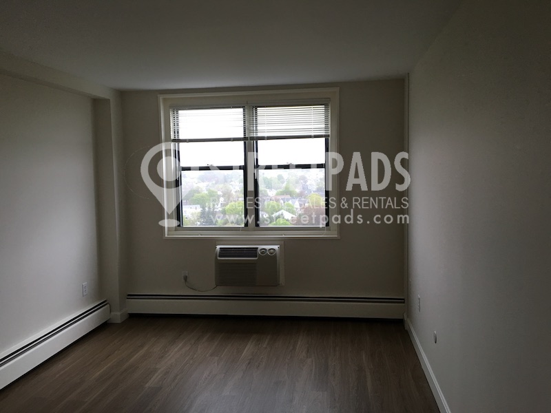 2 bed, 1 bath apartment for rent at 700 Huron Ave Unit 12L, Strawberry Hill — photo 5 of 20