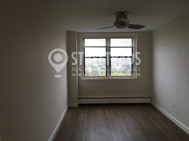 2 bed, 1 bath apartment for rent at 700 Huron Ave Unit 14L, Strawberry Hill — photo 3 of 24