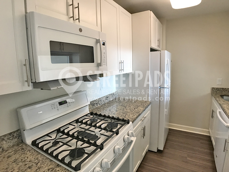 2 bed, 1.5 bath apartment for rent at 700 Huron Ave Unit 4C, Strawberry Hill — photo 2 of 37