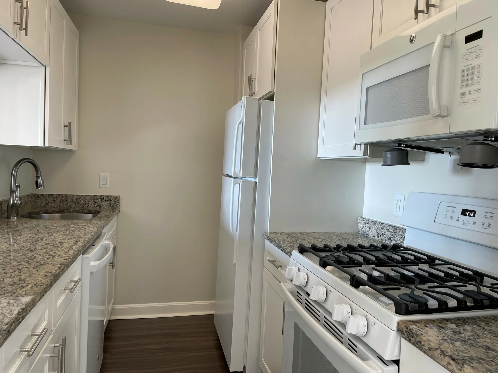 2 bed, 1.5 bath apartment for rent at 700 Huron Ave Unit 5Cu, Strawberry Hill — photo 12 of 14