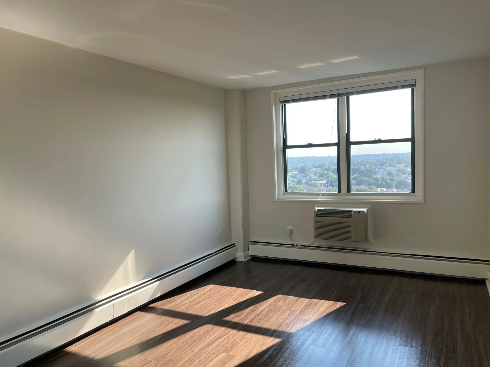 2 bed, 1.5 bath apartment for rent at 700 Huron Ave Unit 5Cu, Strawberry Hill — photo 13 of 14