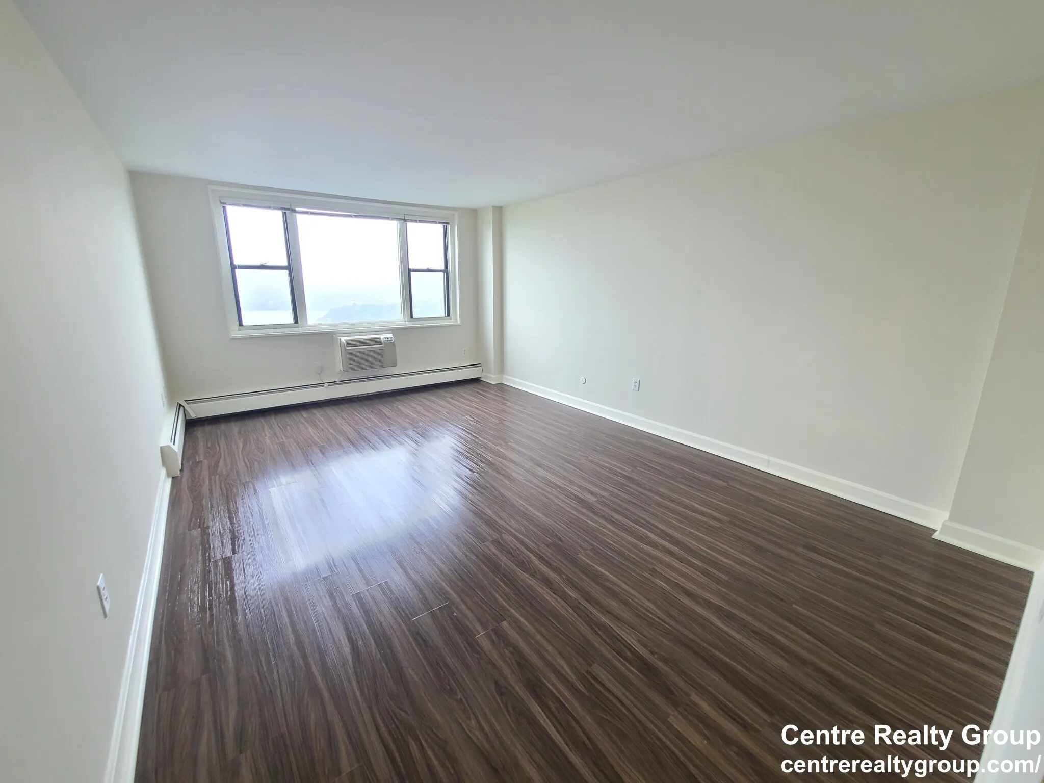 2 bed, 1.5 bath apartment for rent at 700 Huron Ave Unit 5Cu, Strawberry Hill — photo 2 of 14