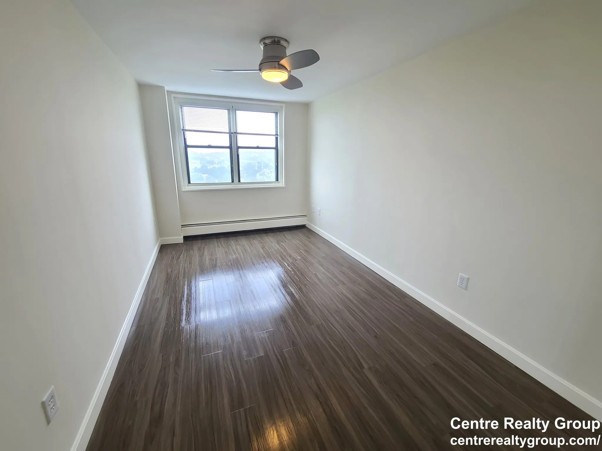 2 bed, 1.5 bath apartment for rent at 700 Huron Ave Unit 5Cu, Strawberry Hill — photo 4 of 14
