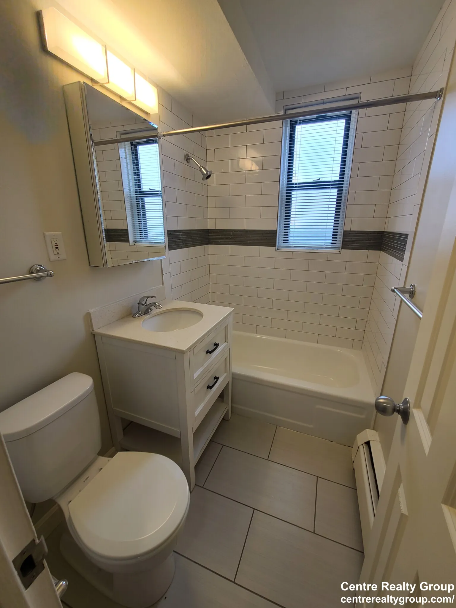 2 bed, 1.5 bath apartment for rent at 700 Huron Ave Unit 5Cu, Strawberry Hill — photo 8 of 14
