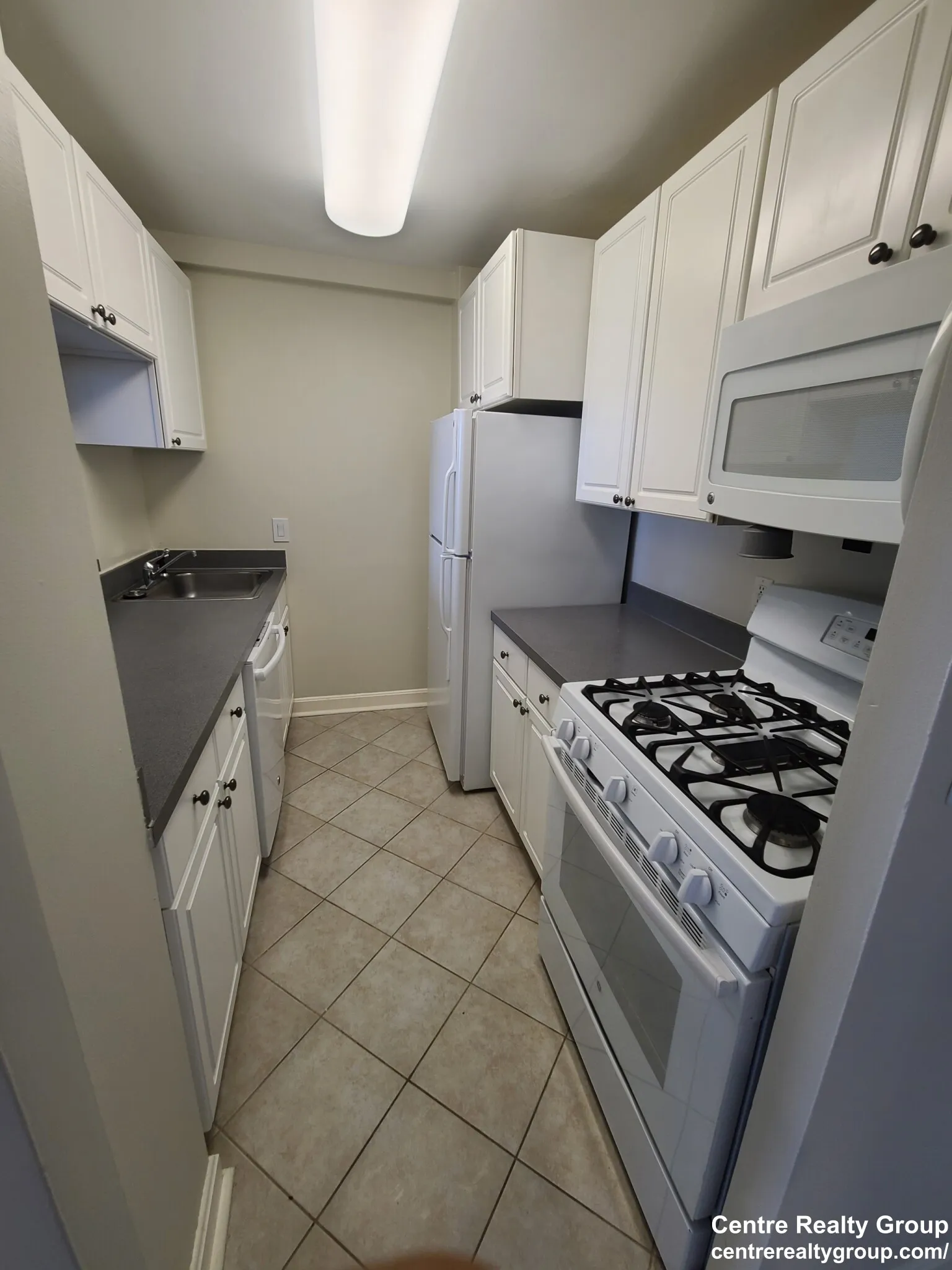 2 bed, 1.5 bath apartment for rent at 700 Huron Ave Unit 5Cu, Strawberry Hill — photo 5 of 14