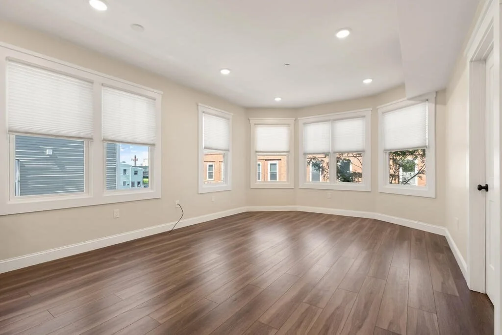 4 bed, 2 bath apartment for rent at 701 E 2nd St Unit 1, South Boston — photo 3 of 10