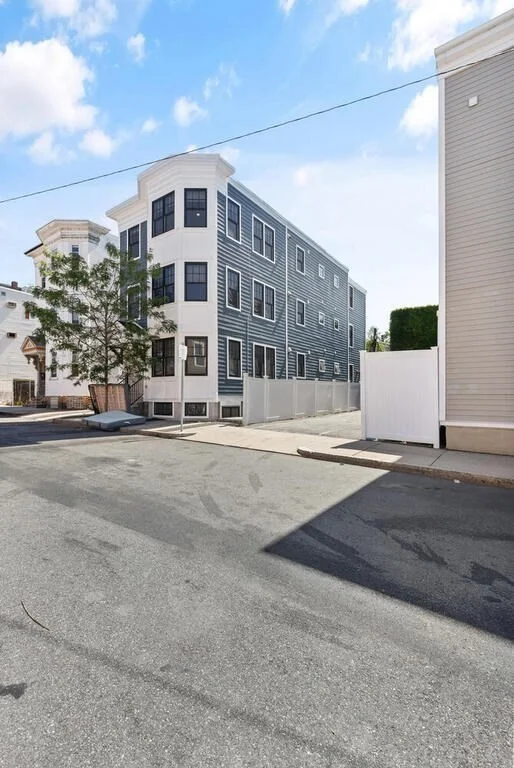 4 bed, 2 bath apartment for rent at 701 E 2nd St Unit 1, South Boston — photo 10 of 10