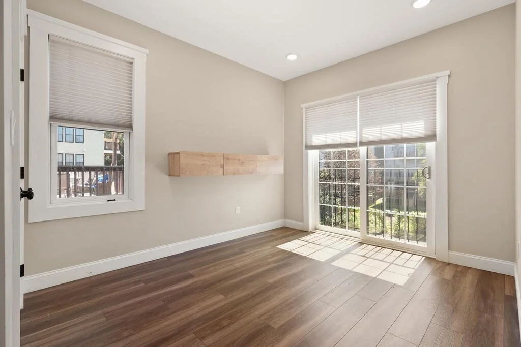 4 bed, 2 bath apartment for rent at 701 E 2nd St Unit 1, South Boston — photo 4 of 10