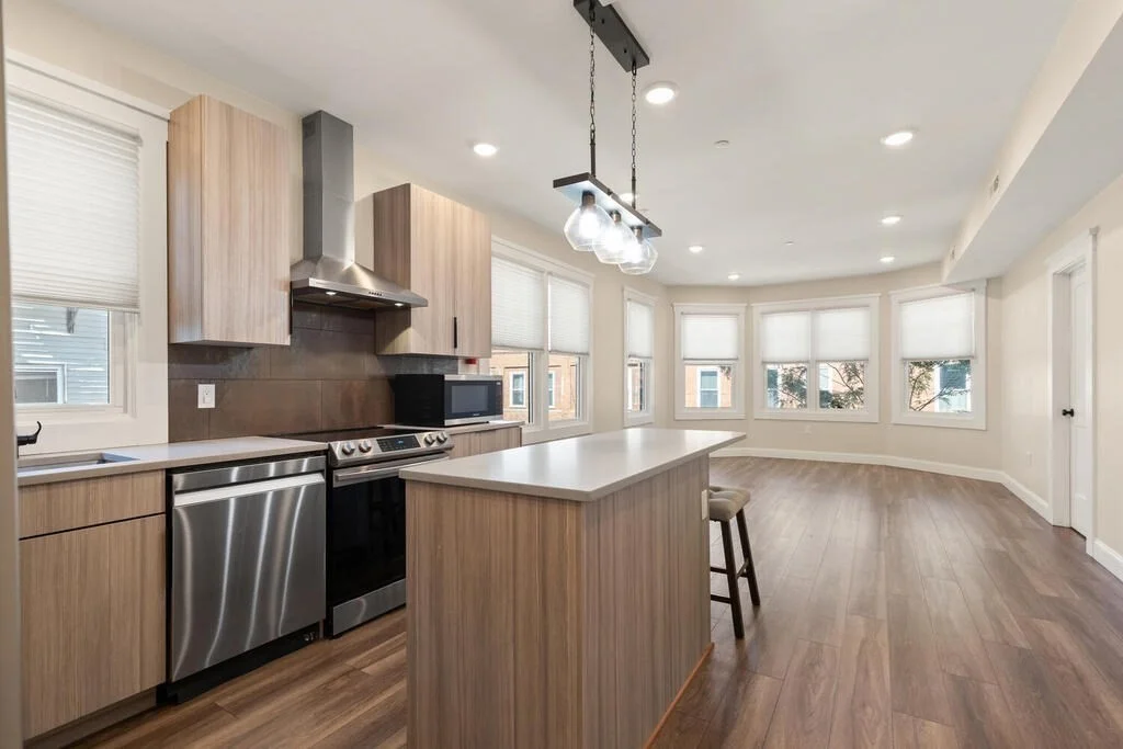 4 bed, 2 bath apartment for rent at 701 E 2nd St Unit 1, South Boston — photo 2 of 10