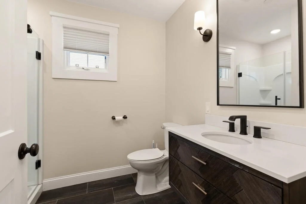 4 bed, 2 bath apartment for rent at 701 E 2nd St Unit 1, South Boston — photo 7 of 10