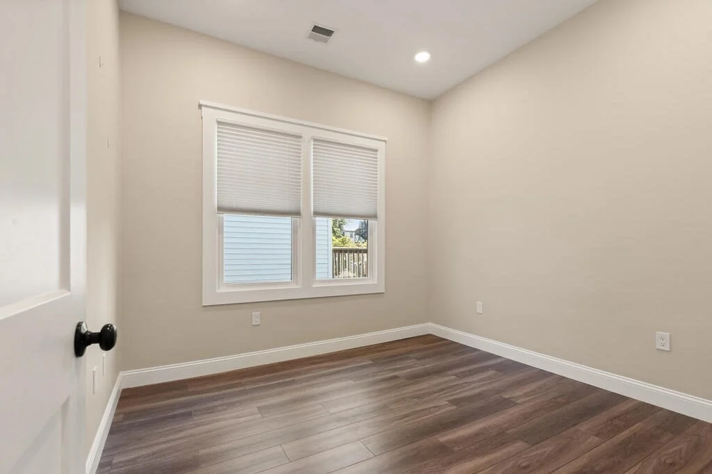 4 bed, 2 bath apartment for rent at 701 E 2nd St Unit 1, South Boston — photo 6 of 10