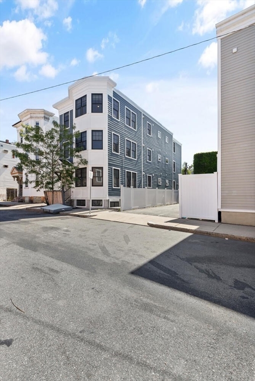 4 bed, 2 bath apartment for rent at 701 E 2nd St Unit 2, South Boston — photo 9 of 9