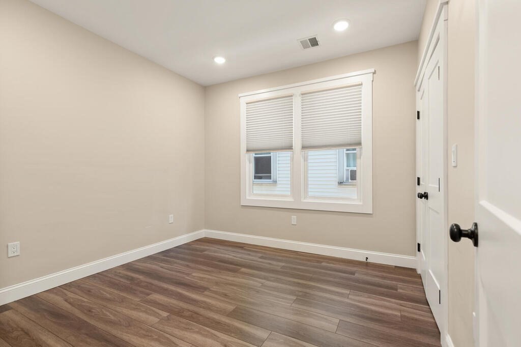 4 bed, 2 bath apartment for rent at 701 E 2nd St Unit 3, South Boston — photo 5 of 9