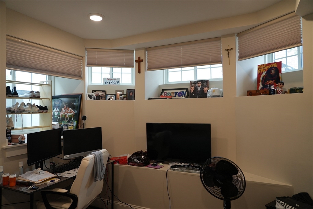 2 bed, 1 bath apartment for rent at 701 E 2nd St Unit A, South Boston — photo 8 of 11