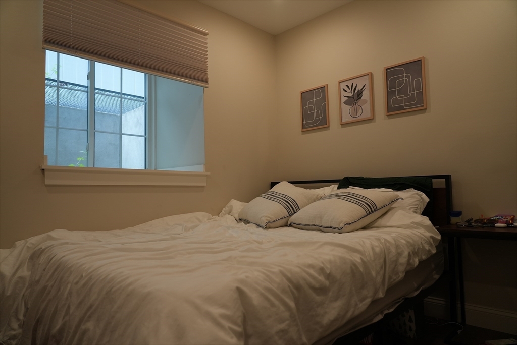 2 bed, 1 bath apartment for rent at 701 E 2nd St Unit A, South Boston — photo 9 of 11