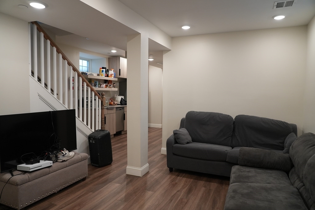 2 bed, 1 bath apartment for rent at 701 E 2nd St Unit A, South Boston — photo 4 of 11