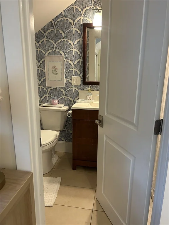 4 bed, 2 bath apartment for rent at 701 East Broadway Unit 1, South Boston — photo 9 of 11