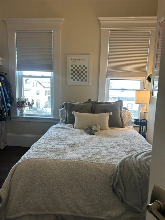 4 bed, 2 bath apartment for rent at 701 East Broadway Unit 1, South Boston — photo 4 of 11