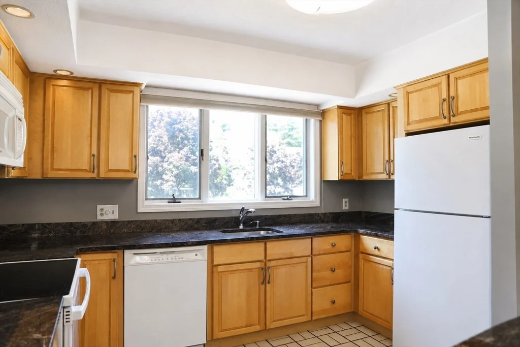 3 bed, 1 bath apartment for rent at 701 Sherwood Forest Ln Unit 701, Saugus — photo 7 of 22