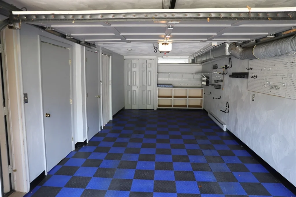 3 bed, 1 bath apartment for rent at 701 Sherwood Forest Ln Unit 701, Saugus — photo 4 of 22