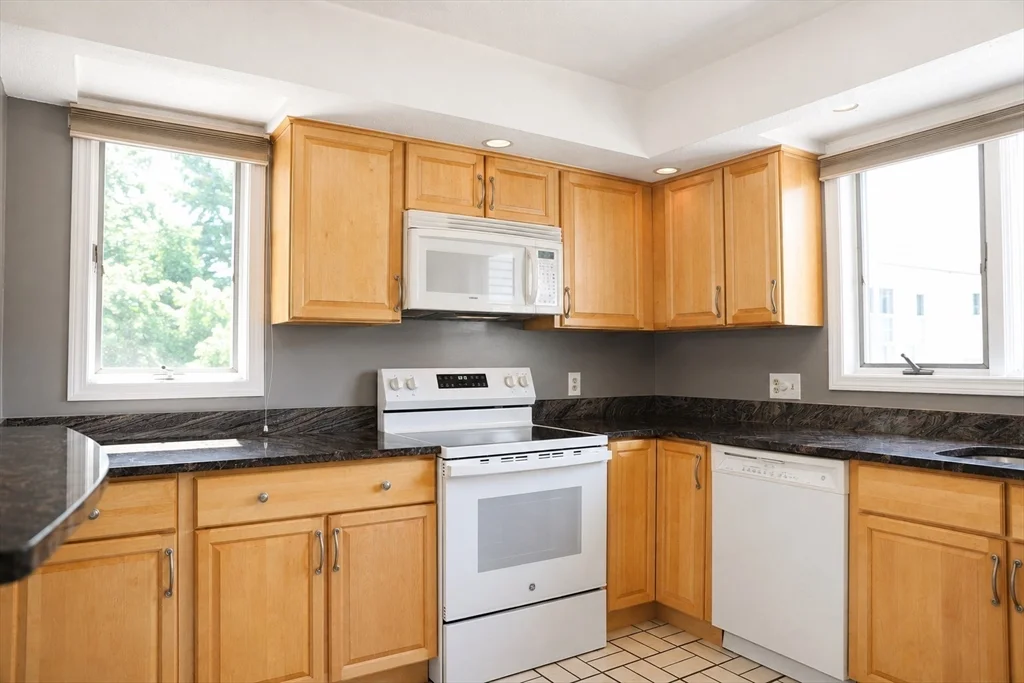 3 bed, 1 bath apartment for rent at 701 Sherwood Forest Ln Unit 701, Saugus — photo 6 of 22
