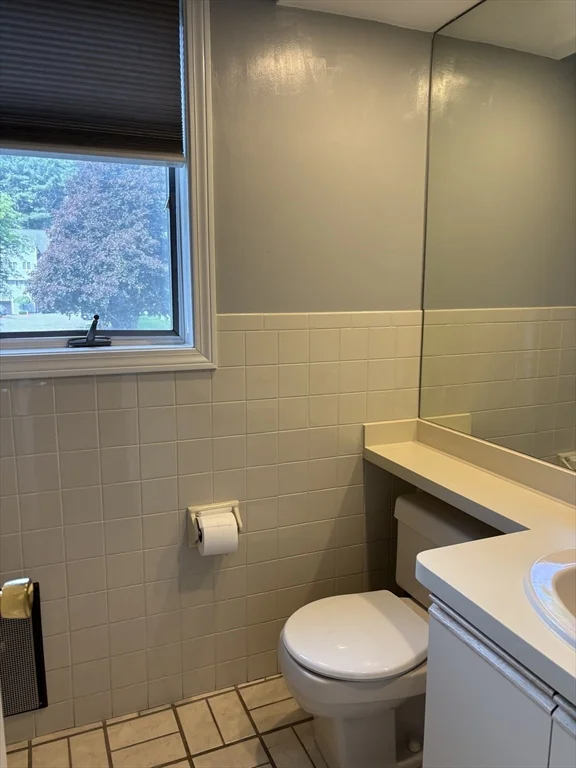 3 bed, 1 bath apartment for rent at 701 Sherwood Forrest Ln Unit 701, North Saugus — photo 9 of 20