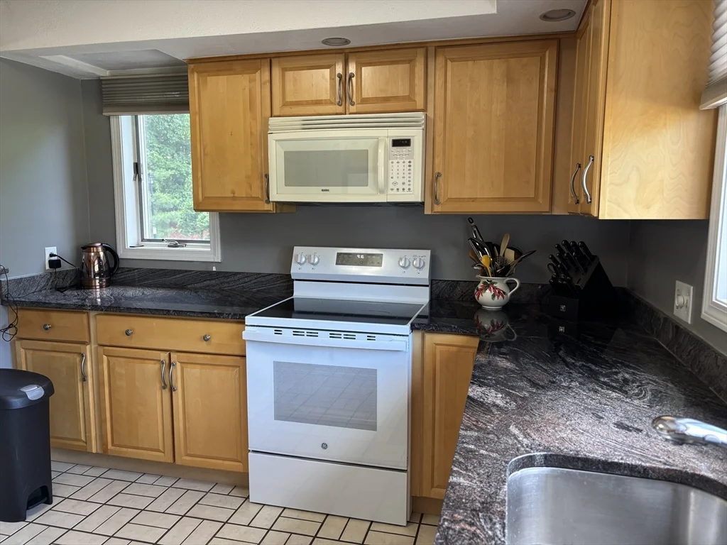 3 bed, 1 bath apartment for rent at 701 Sherwood Forrest Ln Unit 701, North Saugus — photo 6 of 20