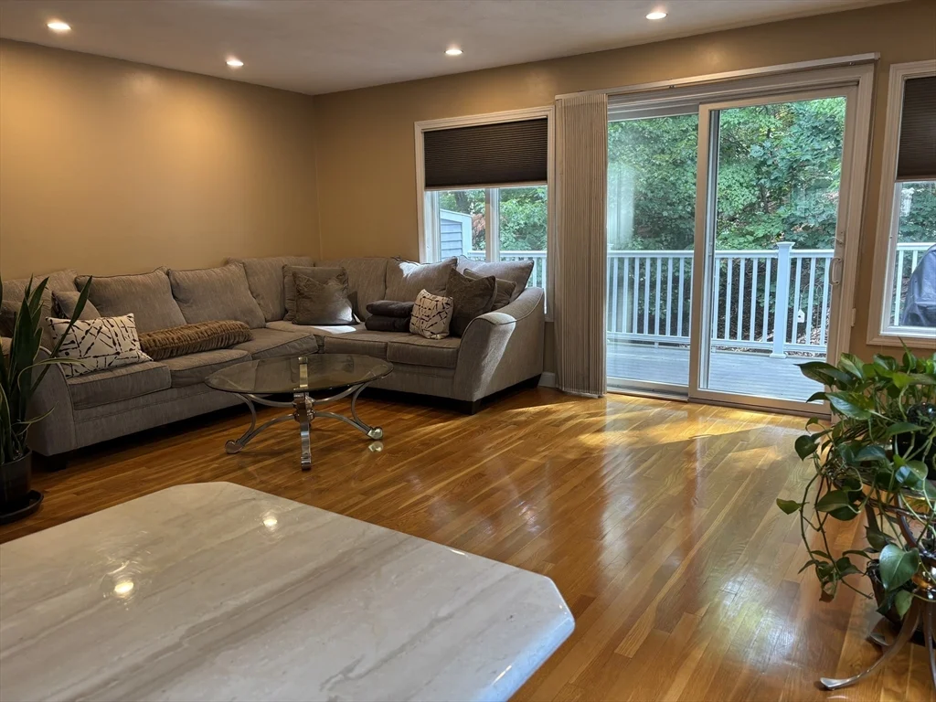 3 bed, 1 bath apartment for rent at 701 Sherwood Forrest Ln Unit 701, North Saugus — photo 2 of 20
