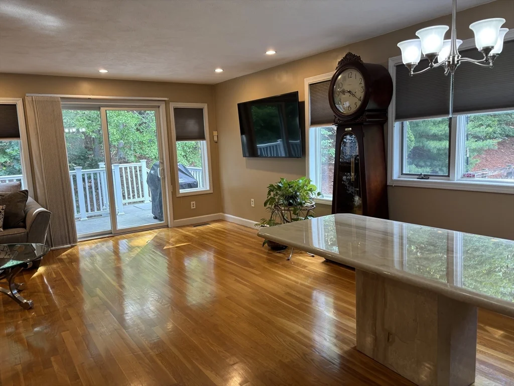 3 bed, 1 bath apartment for rent at 701 Sherwood Forrest Ln Unit 701, North Saugus — photo 4 of 20