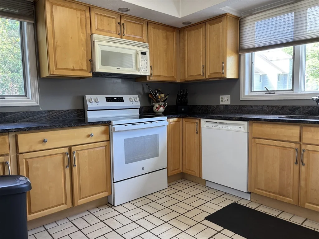 3 bed, 1 bath apartment for rent at 701 Sherwood Forrest Ln Unit 701, North Saugus — photo 7 of 20
