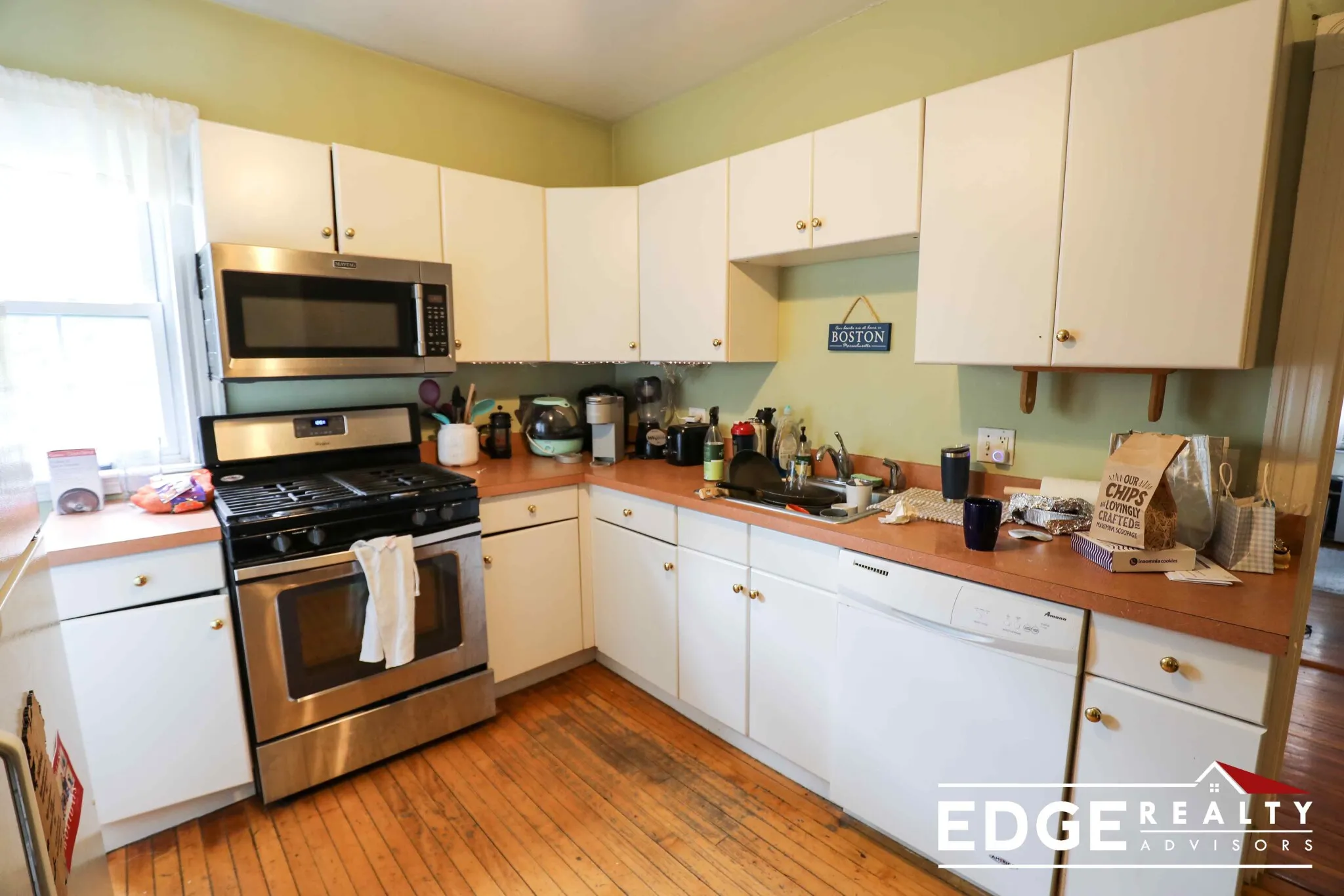 4 bed, 2 bath apartment for rent at 701 Washington St Unit 1, Brighton — photo 1 of 10