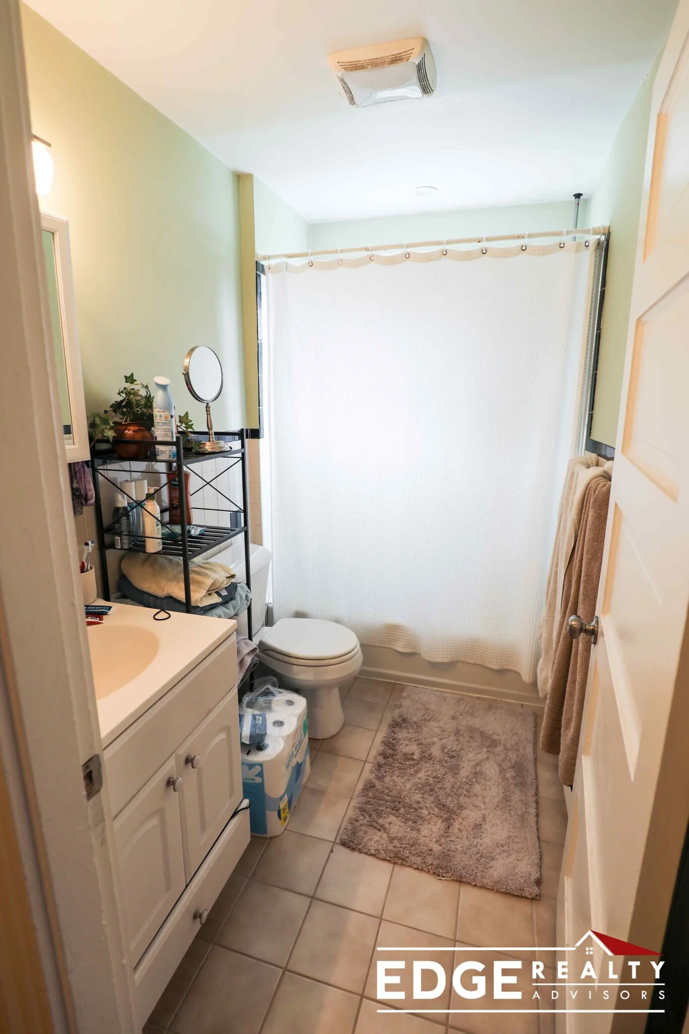 4 bed, 2 bath apartment for rent at 701 Washington St Unit 1, Brighton — photo 8 of 10