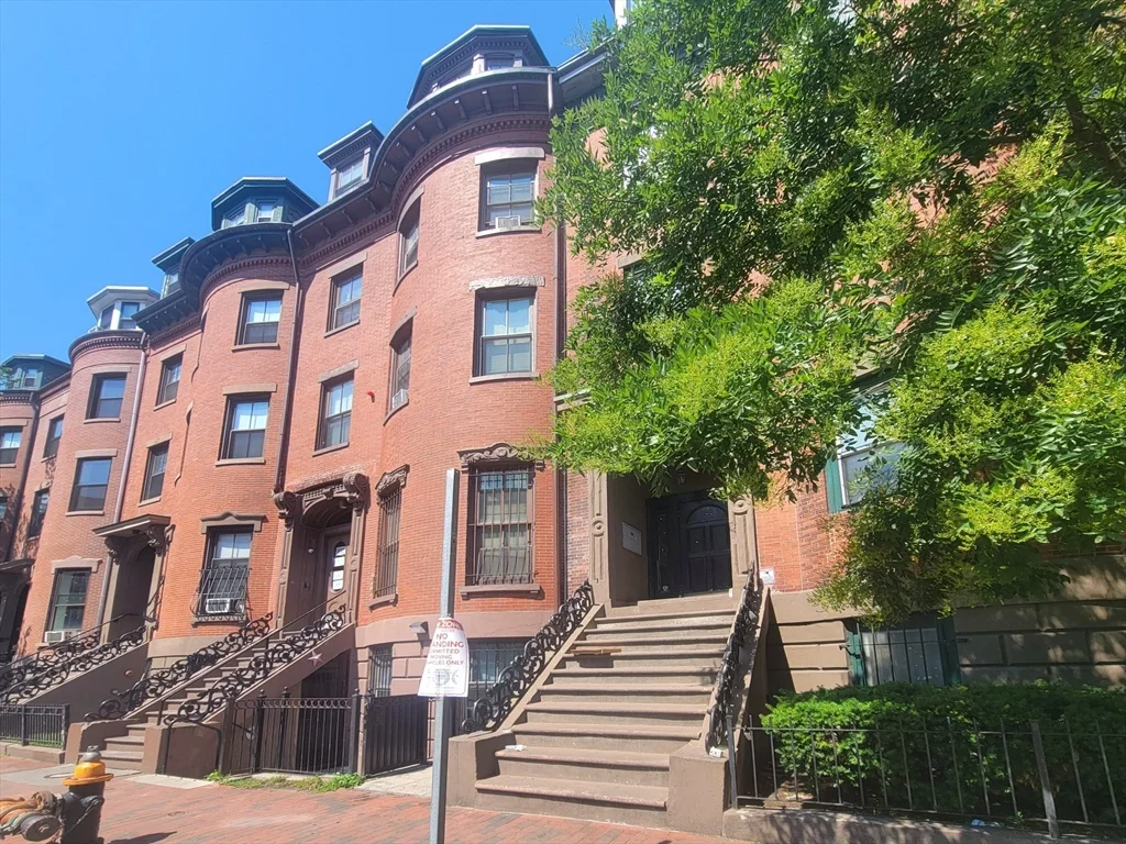 1 bed, 1 bath apartment for rent at 702 Massachusetts Ave Unit 050, South End — photo 1 of 9