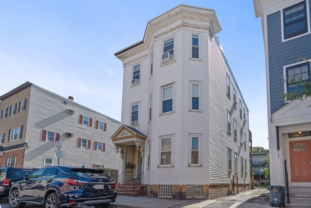 2 bed, 1 bath apartment for rent at 703 E 2nd St Unit 1, South Boston