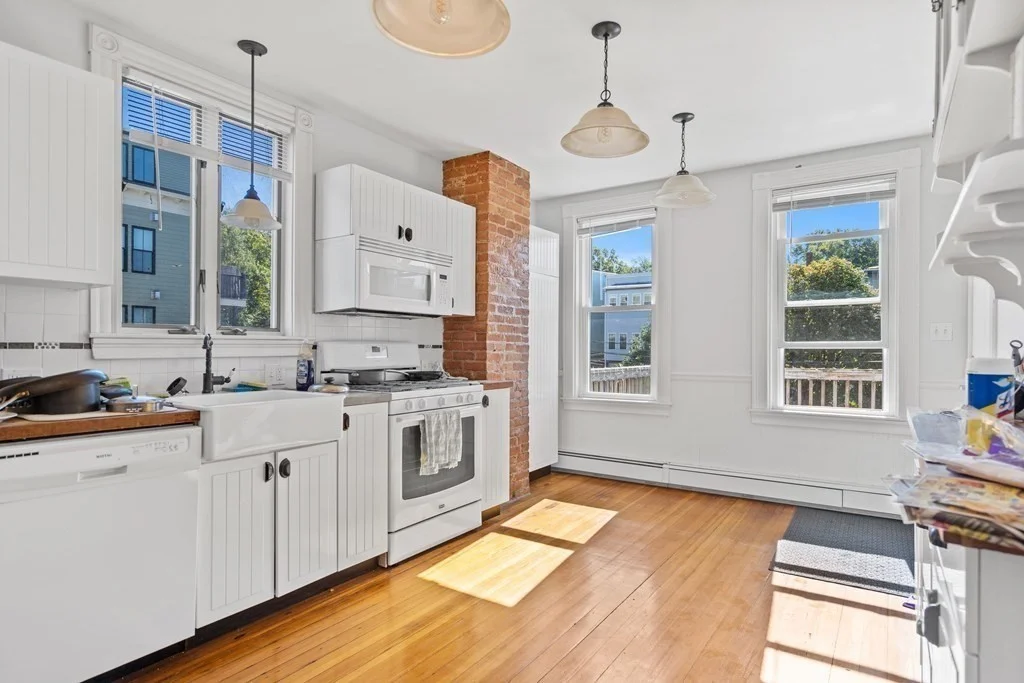 2 bed, 1 bath apartment for rent at 703 E 2nd St Unit 1, South Boston — photo 3 of 10