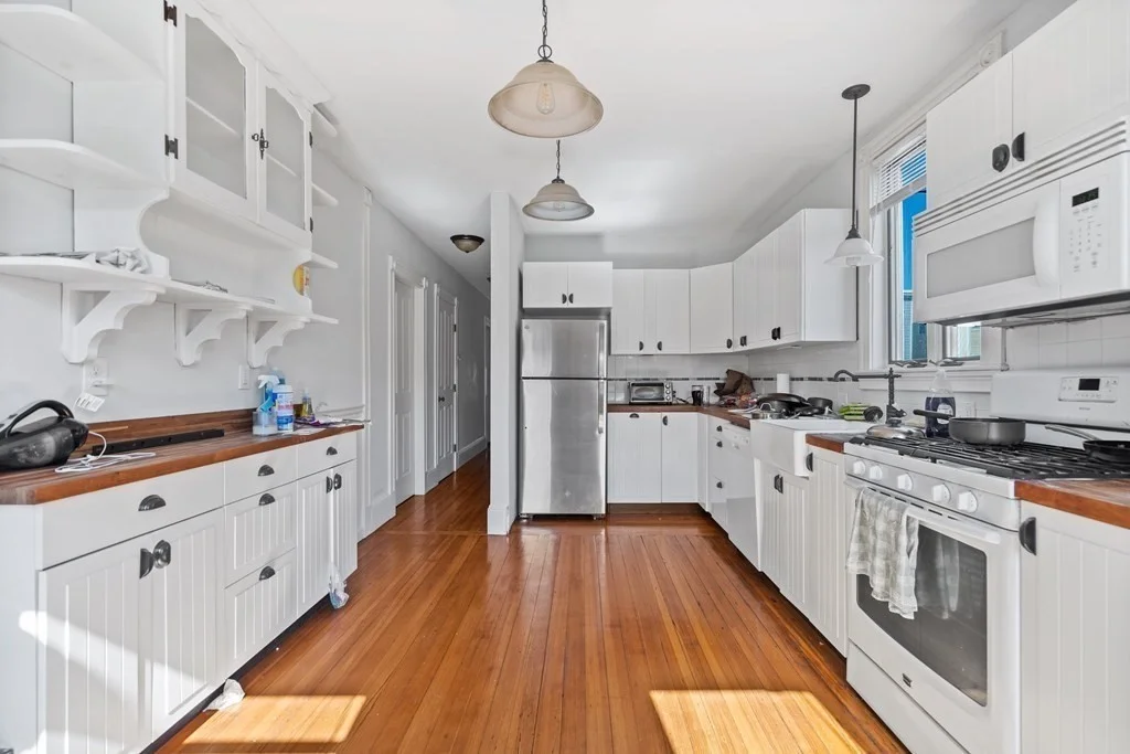 2 bed, 1 bath apartment for rent at 703 E 2nd St Unit 1, South Boston — photo 2 of 10
