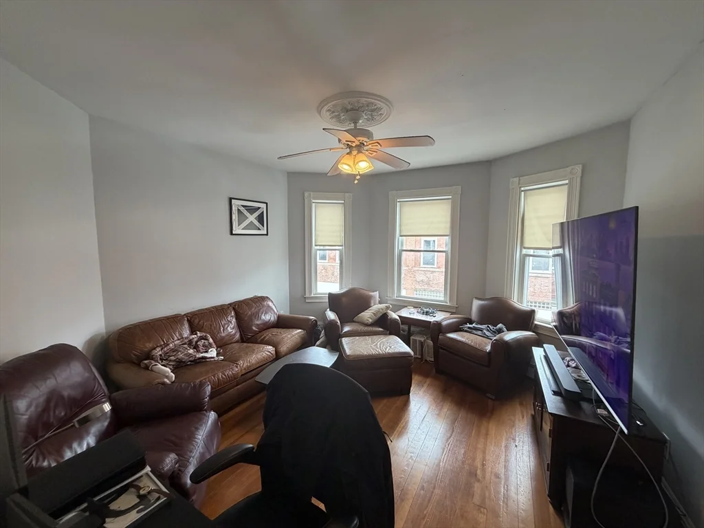 3 bed, 1 bath apartment for rent at 703 E 2nd St Unit 2, South Boston — photo 3 of 17