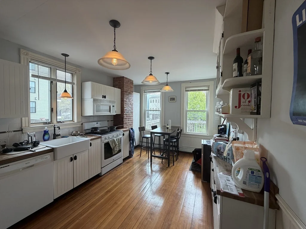 3 bed, 1 bath apartment for rent at 703 E 2nd St Unit 2, South Boston