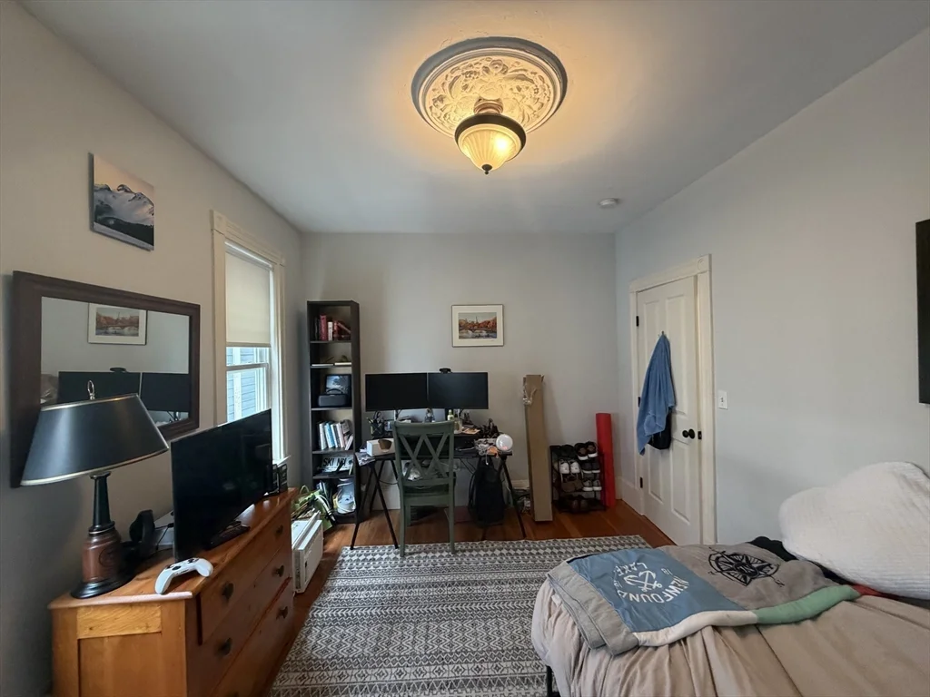 3 bed, 1 bath apartment for rent at 703 E 2nd St Unit 2, South Boston — photo 6 of 17