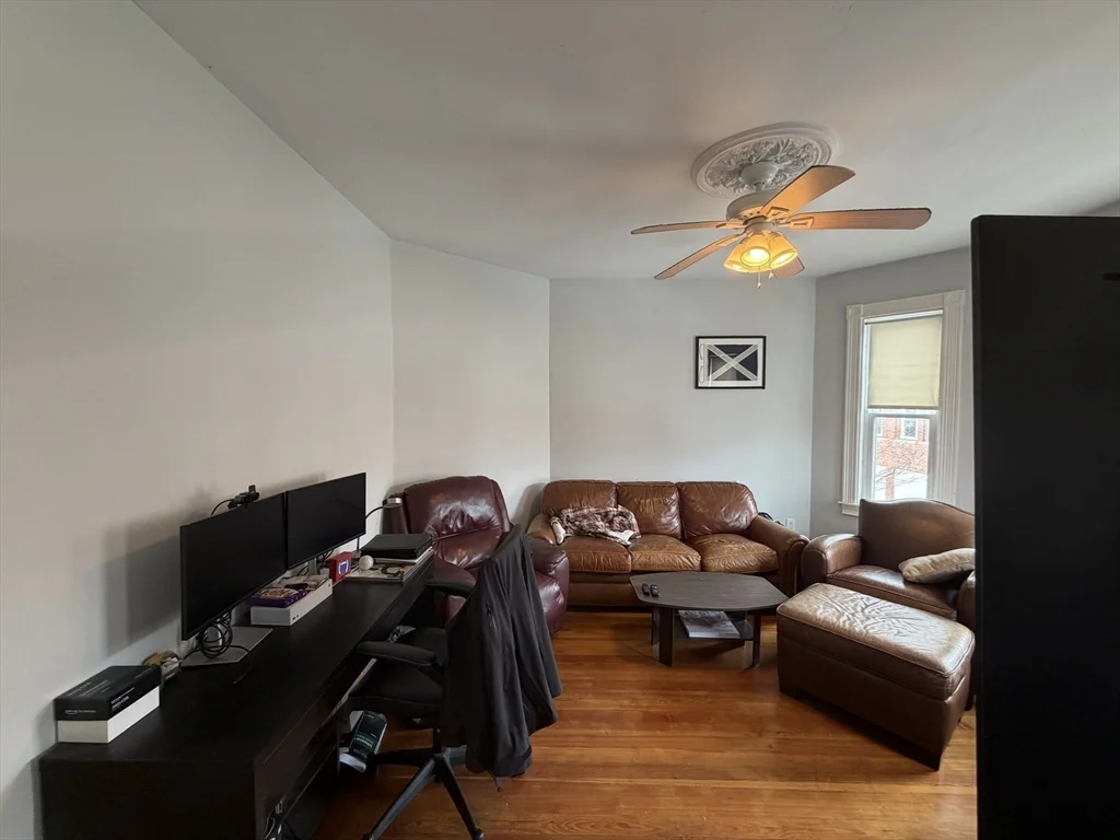 3 bed, 1 bath apartment for rent at 703 E 2nd St Unit 2, South Boston — photo 4 of 17