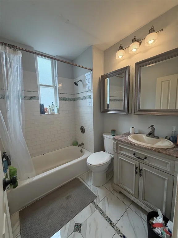 3 bed, 1 bath apartment for rent at 703 E 2nd St Unit 2, South Boston — photo 8 of 17