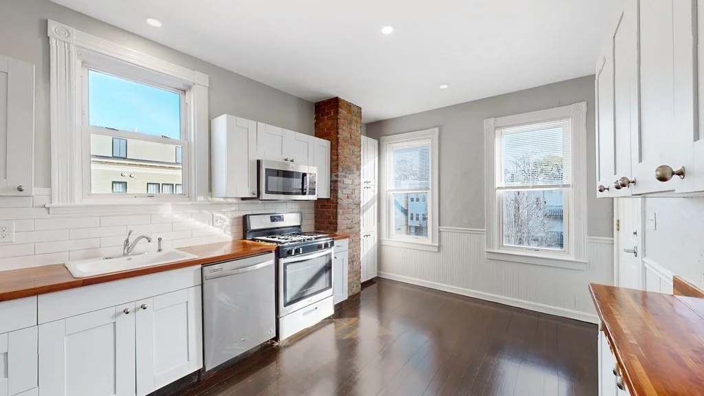 3 bed, 1 bath apartment for rent at 703 E 2nd St Unit 3, South Boston