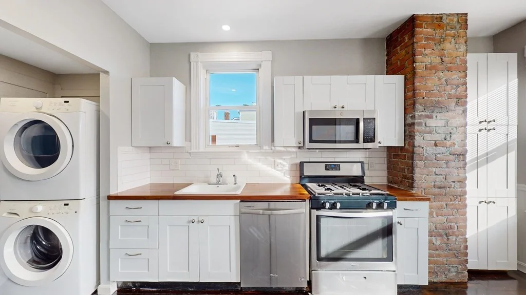 3 bed, 1 bath apartment for rent at 703 E 2nd St Unit 3, South Boston — photo 3 of 14