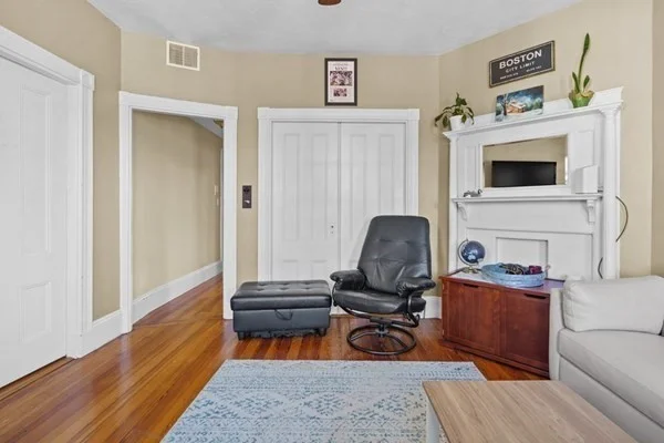 3 bed, 1 bath apartment for rent at 703 E 2nd St Unit 3a, South Boston — photo 3 of 9