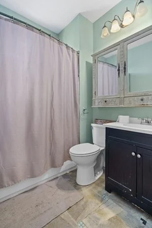 3 bed, 1 bath apartment for rent at 703 E 2nd St Unit 3a, South Boston — photo 5 of 9