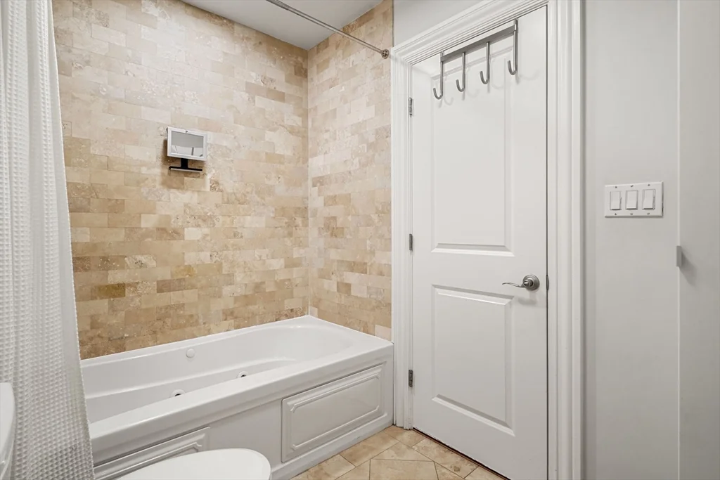 2 bed, 1 bath apartment for rent at 703 East 4th St Unit 2, South Boston — photo 26 of 30
