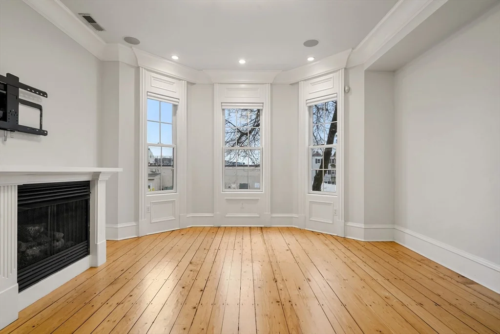 2 bed, 1 bath apartment for rent at 703 East 4th St Unit 2, South Boston — photo 2 of 30